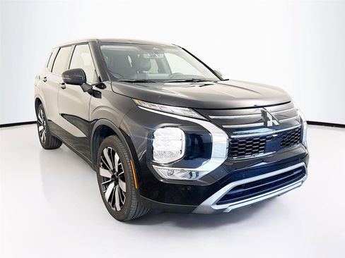 Used 2025 Mitsubishi Outlander SE image 31