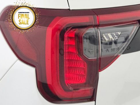 Used 2023 GMC Acadia SLE w/ Driver Convenience Package image 13