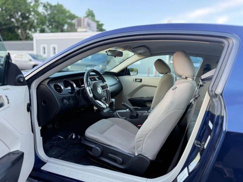 Used 2010 Ford Mustang Coupe RWD image 12