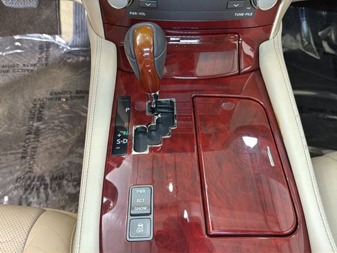 Used 2011 Lexus LS 460 w/ Comfort Pkg RWD image 23