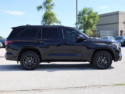 Used 2024 Toyota Sequoia Platinum AWD/4WD image 7