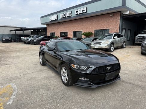 Used 2015 Ford Mustang Coupe image 2