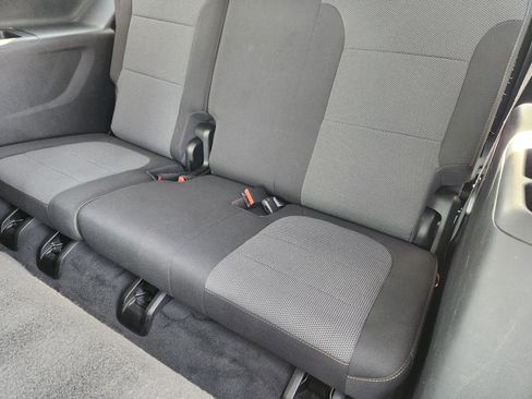 Used 2021 Chevrolet Traverse LS image 30