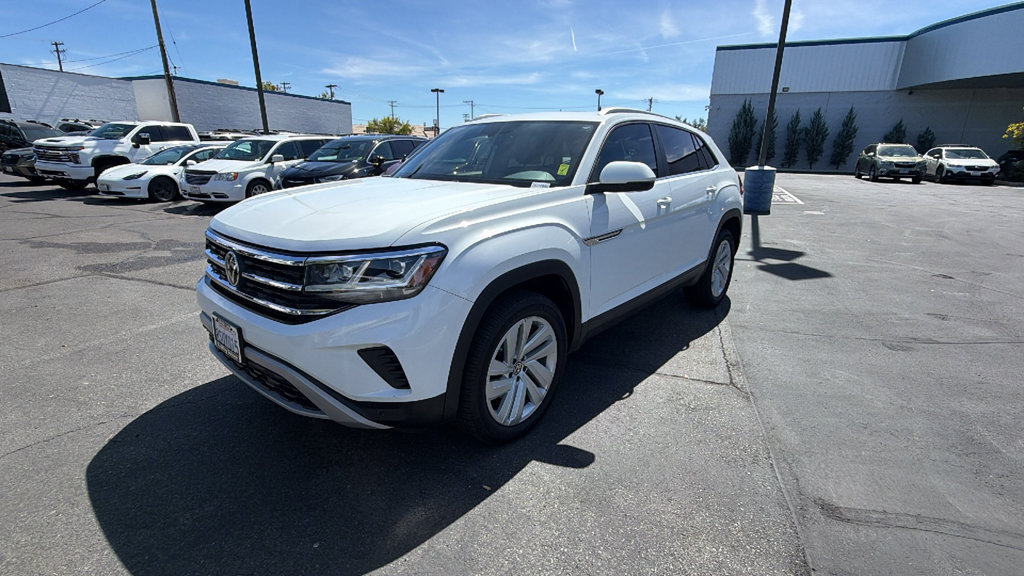 Used 2020 Volkswagen Atlas Cross Sport SE w/ Panoramic Sunroof Package FWD image 1