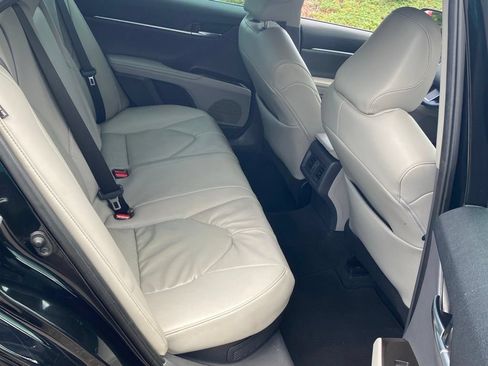 Used 2022 Toyota Camry XLE w/ Navigation Upgrade Package FWD image 16