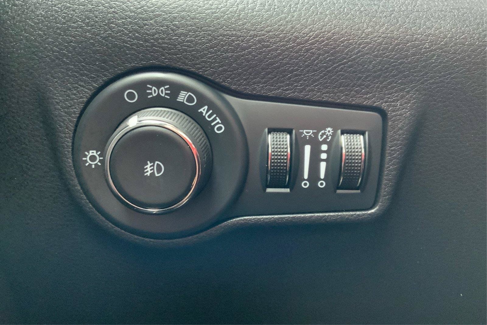Used 2024 Jeep Compass Latitude AWD/4WD image 17