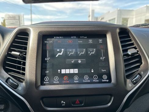 Used 2021 Jeep Cherokee Trailhawk w/ Trailer Tow Group AWD/4WD image 32