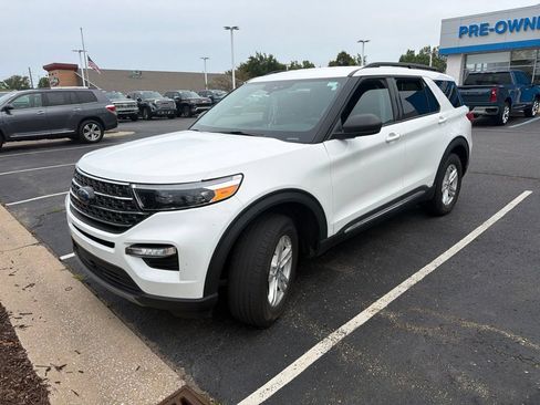 Used 2023 Ford Explorer XLT w/ Equipment Group 202A AWD/4WD image 3