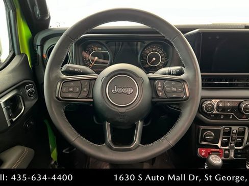 Used 2025 Jeep Gladiator Mojave AWD/4WD image 12