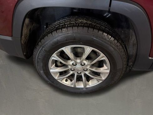 Used 2019 Jeep Cherokee Latitude Plus w/ Cold Weather Group image 9