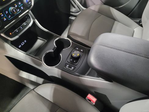 Used 2024 GMC Terrain SLT w/ Fleet Convenience Package AWD/4WD image 26
