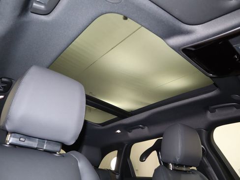 New 2026 Land Rover Range Rover Velar S image 19