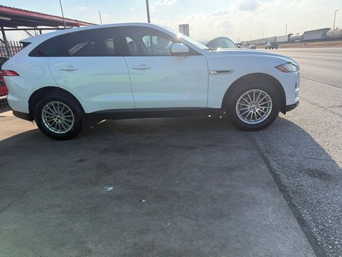 Used 2018 Jaguar F-PACE image 17