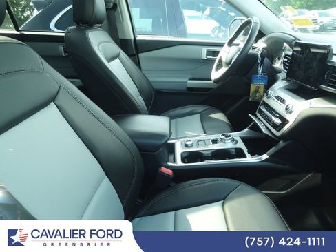 Used 2023 Ford Explorer XLT w/ Equipment Group 202A AWD/4WD image 10