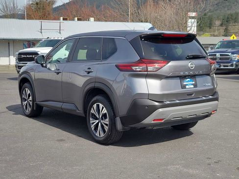 Used 2023 Nissan Rogue SV image 12