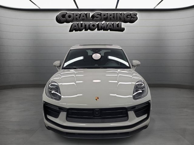 Used 2024 Porsche Macan AWD/4WD image 2