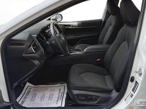Used 2019 Toyota Camry LE FWD image 12