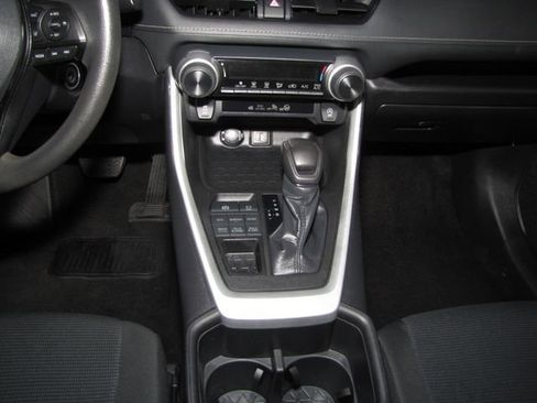 Used 2024 Toyota RAV4 LE AWD/4WD image 15