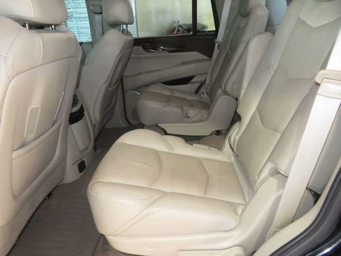 Used 2017 Cadillac Escalade Premium Luxury image 22