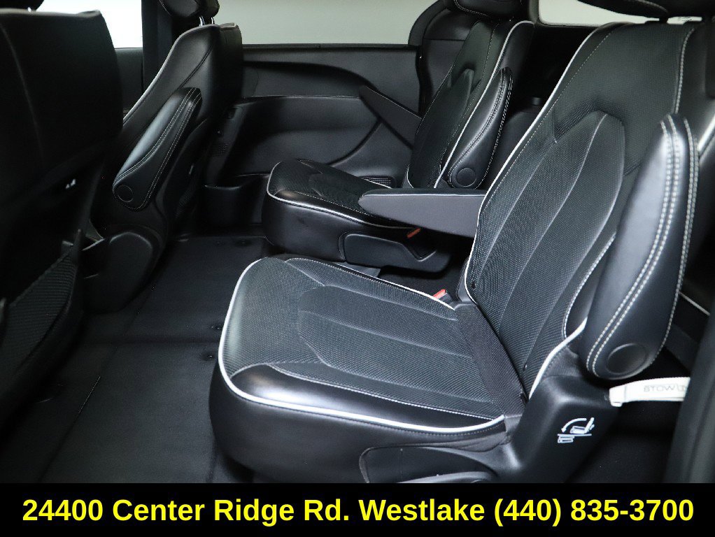 Used 2025 Chrysler Pacifica Limited FWD image 14