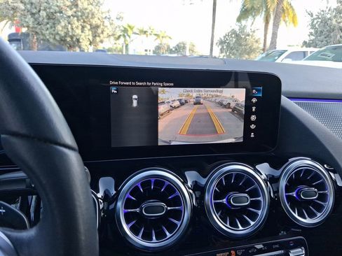 Used 2023 Mercedes-Benz GLA 250 4MATIC image 24