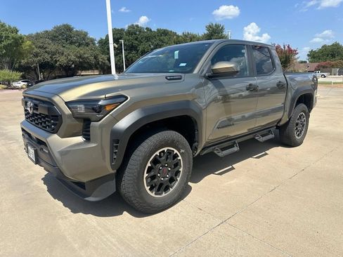 Used 2025 Toyota Tacoma TRD Off-Road AWD/4WD image 1