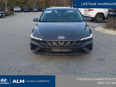New 2026 Hyundai Elantra SE FWD image 3