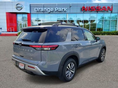 Used 2024 Nissan Pathfinder SL w/ Cargo Package FWD image 2