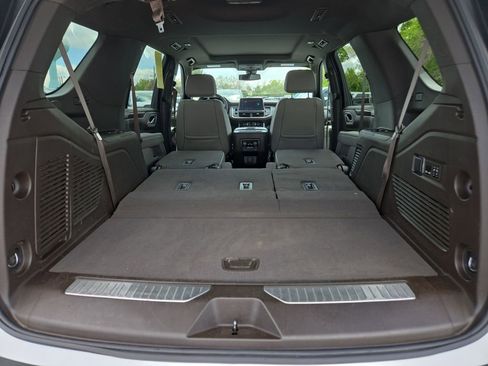 Used 2022 Chevrolet Tahoe Z71 w/ Luxury Package AWD/4WD image 20