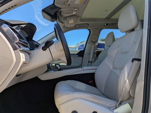 Used 2018 Volvo XC90 T6 Momentum w/ Convenience Package image 2