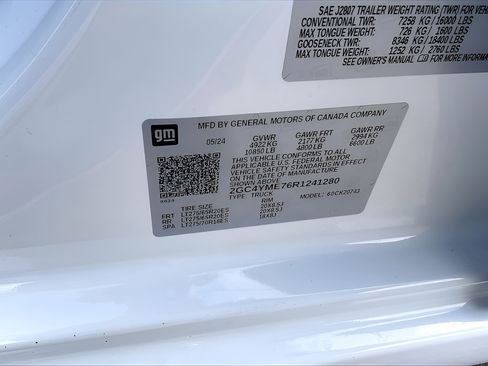 Used 2024 Chevrolet Silverado 2500 Custom w/ Custom Convenience Package AWD/4WD image 16