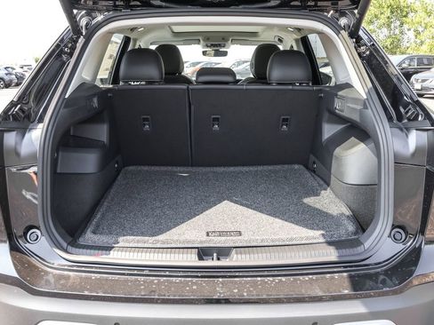 Used 2025 Volkswagen Tiguan SE image 29