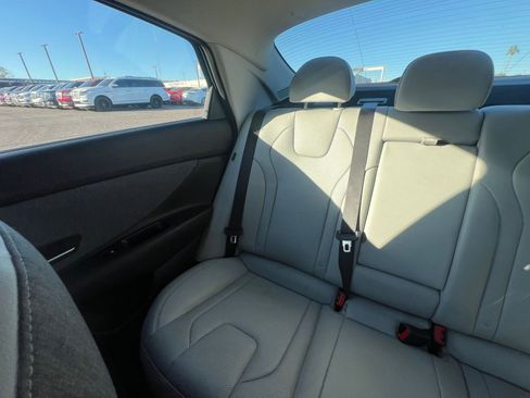 Used 2025 Hyundai Elantra Limited image 39