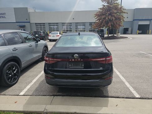 Used 2025 Volkswagen Jetta SE FWD image 6