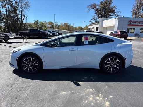 New 2026 Toyota Prius Plug-In Hybrid image 27