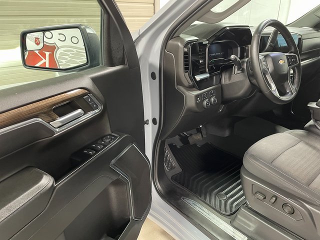 Used 2024 Chevrolet Silverado 1500 LT AWD/4WD image 10