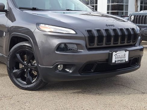 Used 2017 Jeep Cherokee Limited image 2