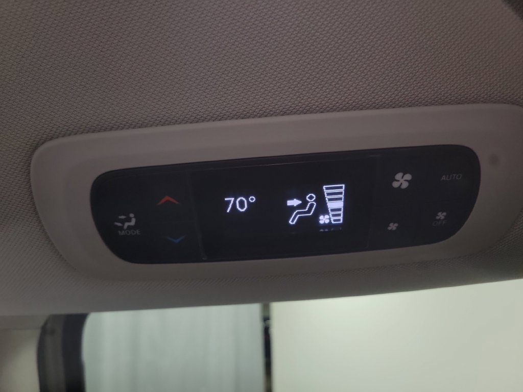 Used 2020 Chrysler Pacifica Touring FWD image 34