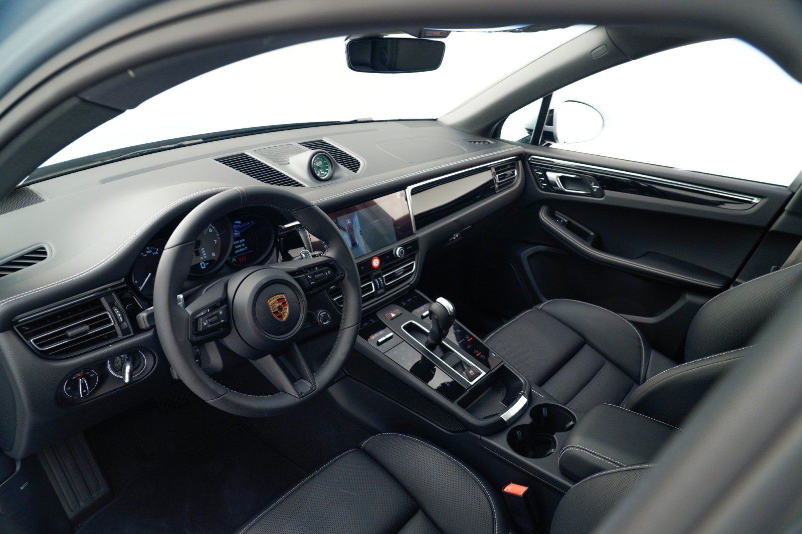 Used 2026 Porsche Macan S AWD/4WD image 4