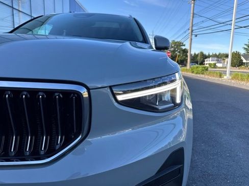 Certified 2025 Volvo XC40 B5 Core AWD/4WD image 8