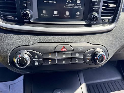 Used 2019 Kia Sorento FWD image 14
