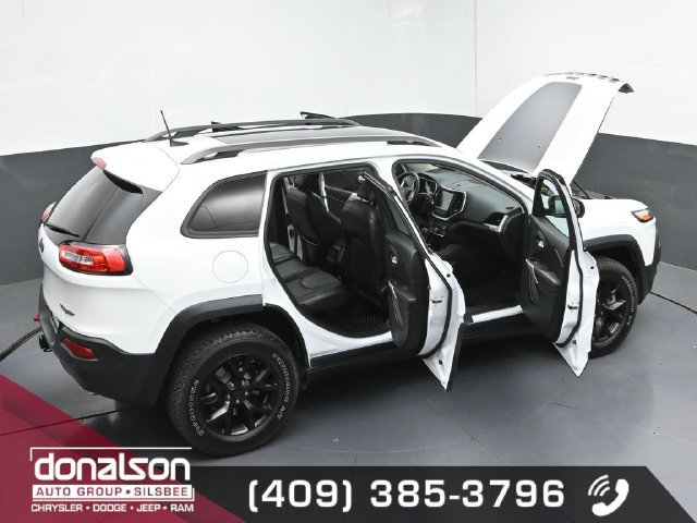 Used 2018 Jeep Cherokee Trailhawk w/ Quick Order Package 27L AWD/4WD image 26