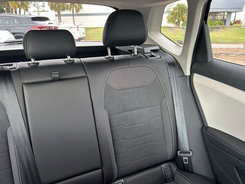 New 2026 Volkswagen Taos SE FWD image 17