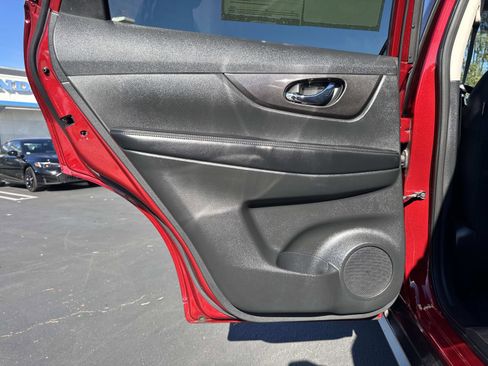 Used 2019 Nissan Rogue SV image 23