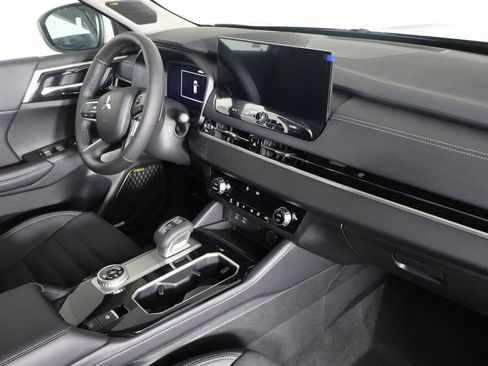 New 2026 Mitsubishi Outlander SE image 33