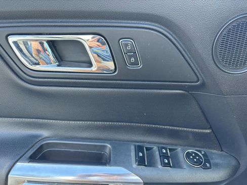 Used 2016 Ford Mustang Premium image 33