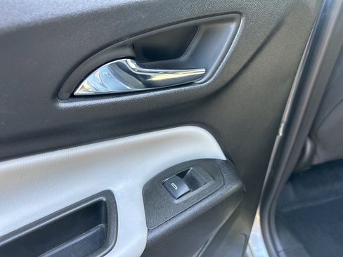 Used 2023 Chevrolet Equinox LT image 43