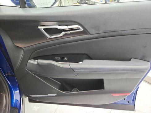Used 2025 Kia Sportage EX FWD image 37