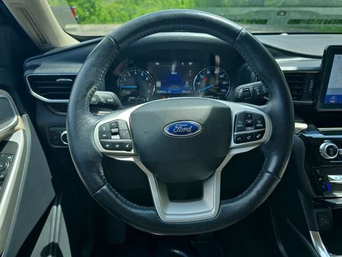 Used 2022 Ford Explorer Limited w/ Equipment Group 301A AWD/4WD image 19