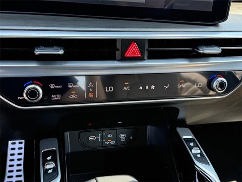 New 2026 Kia Sorento SX Prestige w/ Olive Brown Leather Package image 28